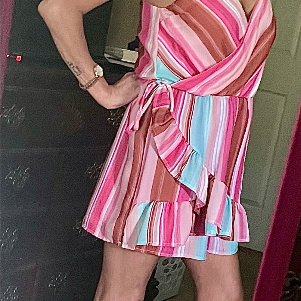 Women’s colorful romper by Tula J boutique. Size medium. Pre owned.